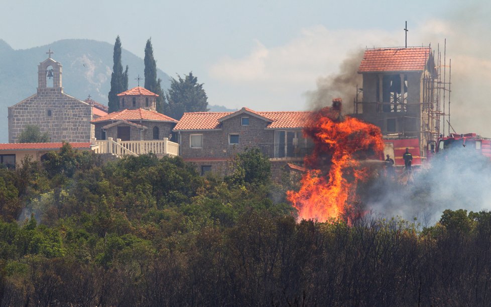 Požáry zuří i na Balkáně.