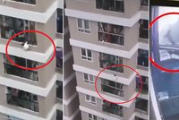 Dramatické chvíle: Holčička (2) se zřítila z balkónu v 12. patře! Poslíček ji chytil do náruče