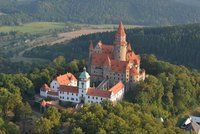 Německý řád nevzdává boj o hrad Bouzov. Podal ústavní stížnost