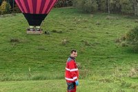 Žena na Liberecku si pro záchranu přiletěla! Zkolabovala v balónu