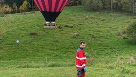 Žena na Liberecku si pro záchranu přiletěla! Zkolabovala v balónu