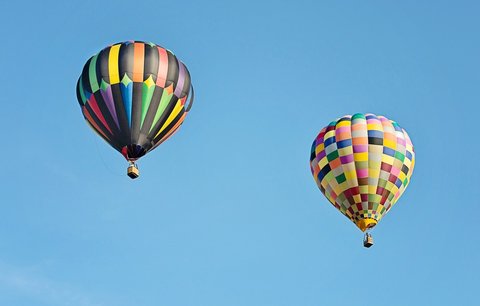 Let balonem nebo seskok padákem? Lepší než bonboniéra! 