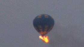 Strašná nehoda se stala ve Virginii, kde tři lidé zemřeli v hořícím balónu. 
