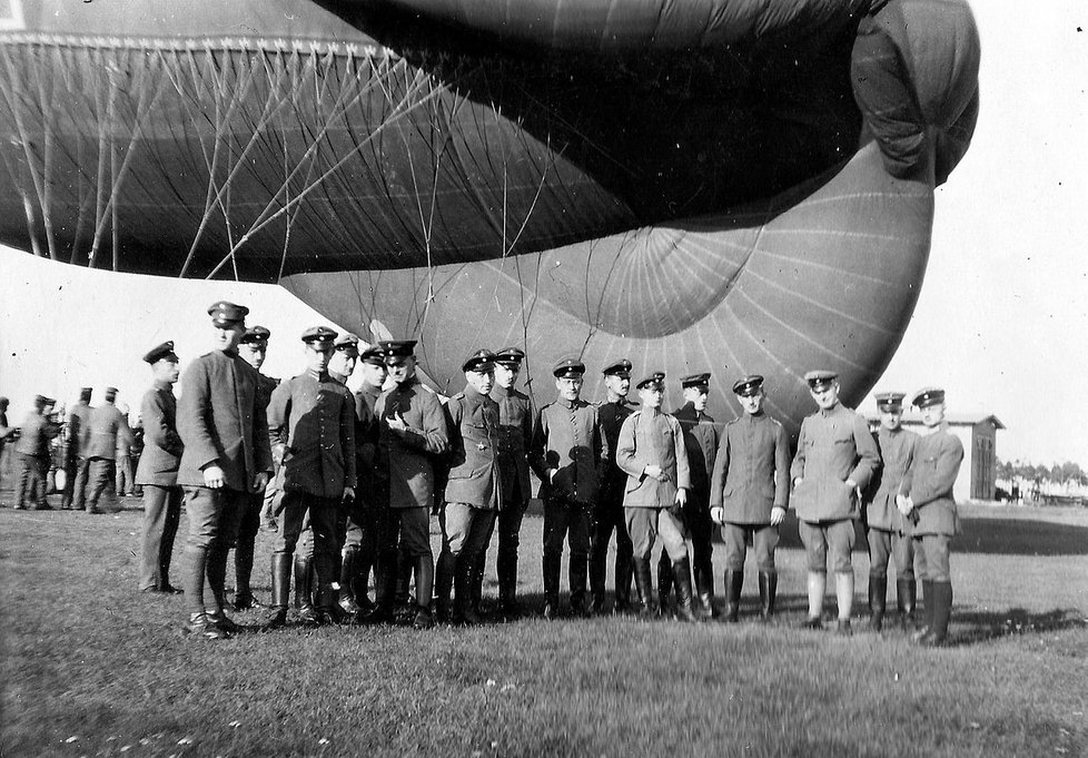 Německý pozorovací balon v Lotrinsku, 1915.