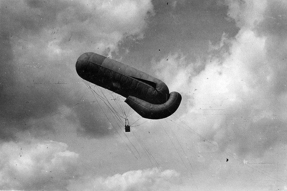 Německý pozorovací balon v Lotrinsku, 1915.