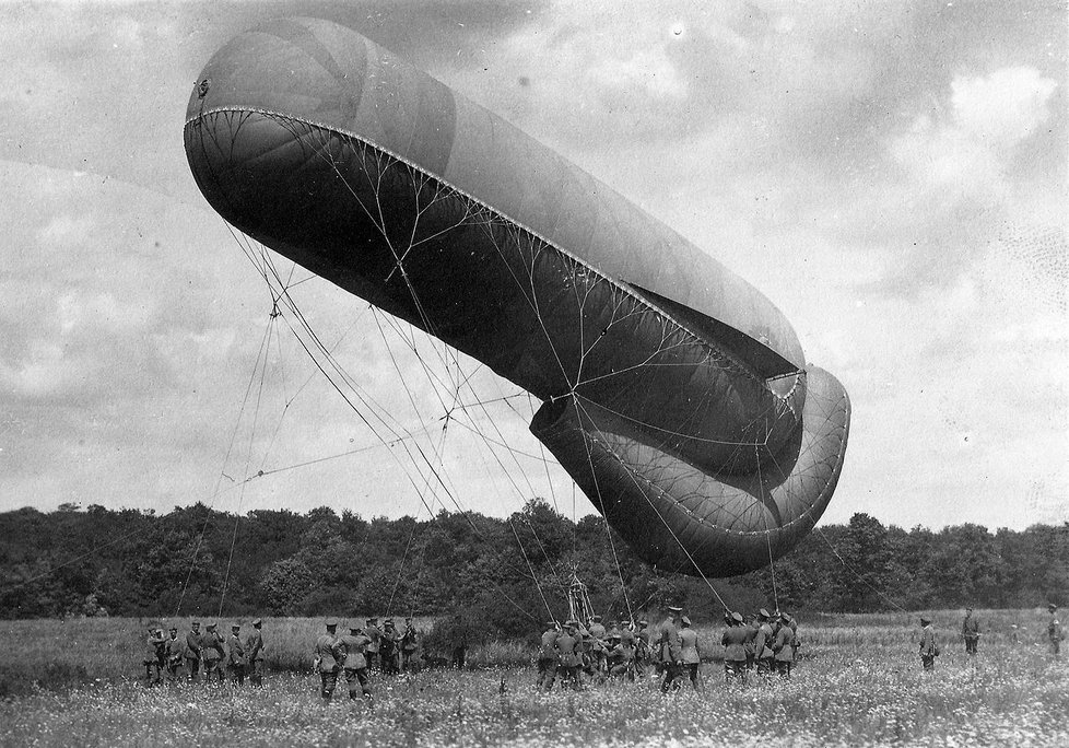 Německý pozorovací balon v Lotrinsku, 1915.