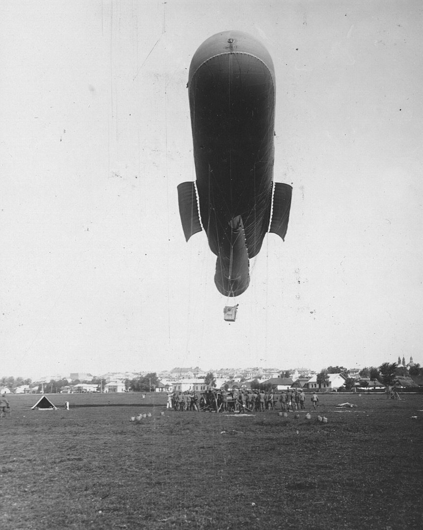 Pozorovací balon rakousko-uherské armády na východní frontě, 1917.