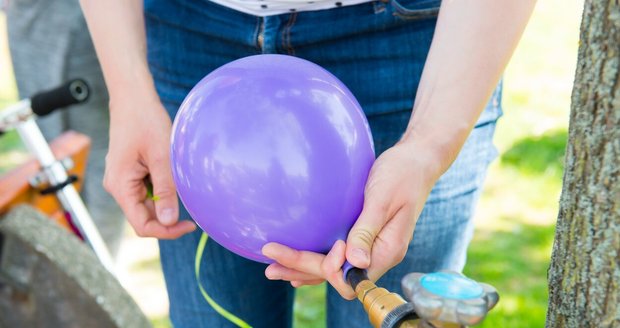 Chlapec (†8) dostal k narozeninám balonek s heliem: Po vdechnutí plynu upadl do bezvědomí a zemřel 