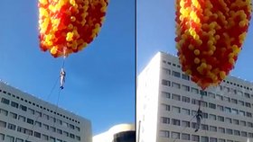 4000 nafukovacích balónků odnesly desetiletou dívenku