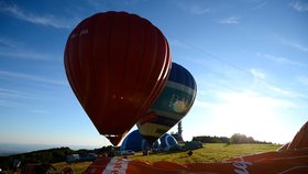 „Počasí na otevřeném vrcholu je nevyzpytatelné. Vítr byl příznivý jediný den,“ řekl pilot Libor Staňa (39).