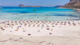 Před pár lety bývalo na pláži maximálně pár stovek turistů