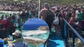 Z nejkrásnější pláže Řecka udělali turisté peklo na zemi