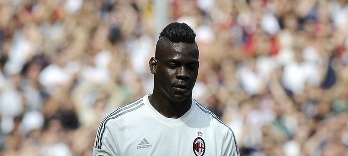 Útočník AC Milán Mario Balotelli bude mít co dělat, aby se dostal do italské reprezentace