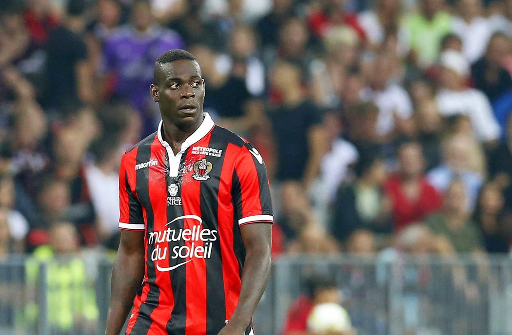 Útočník Mario Balotelli během své premiéry za Nice