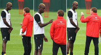 Balotelli v krizi. Kouč Liverpoolu si ho vzal stranou: Musíš střílet góly!