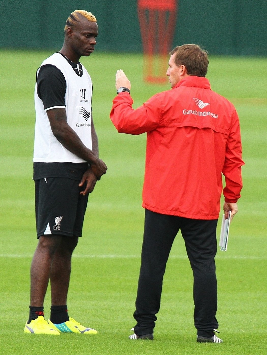 Mario Balotelli a trenér Liverpoolu Brendan Rodgers.