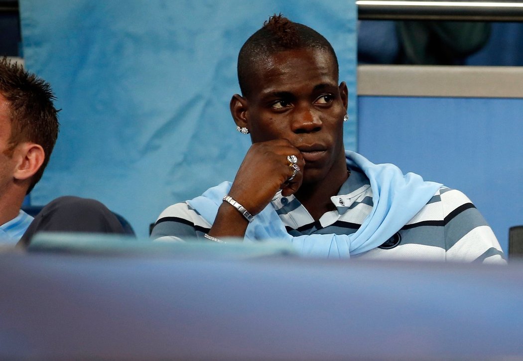 Mario Balotelli je známý bouřlivák a sbírá průšvihy, jak na běžícím pásu. Občas kvůli tomu skončí jen na tribuně.