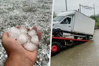 Nad Baltem zuří silné bouře: Obří kroupy a první oběť. Katastrofální podmínky, píší Poláci