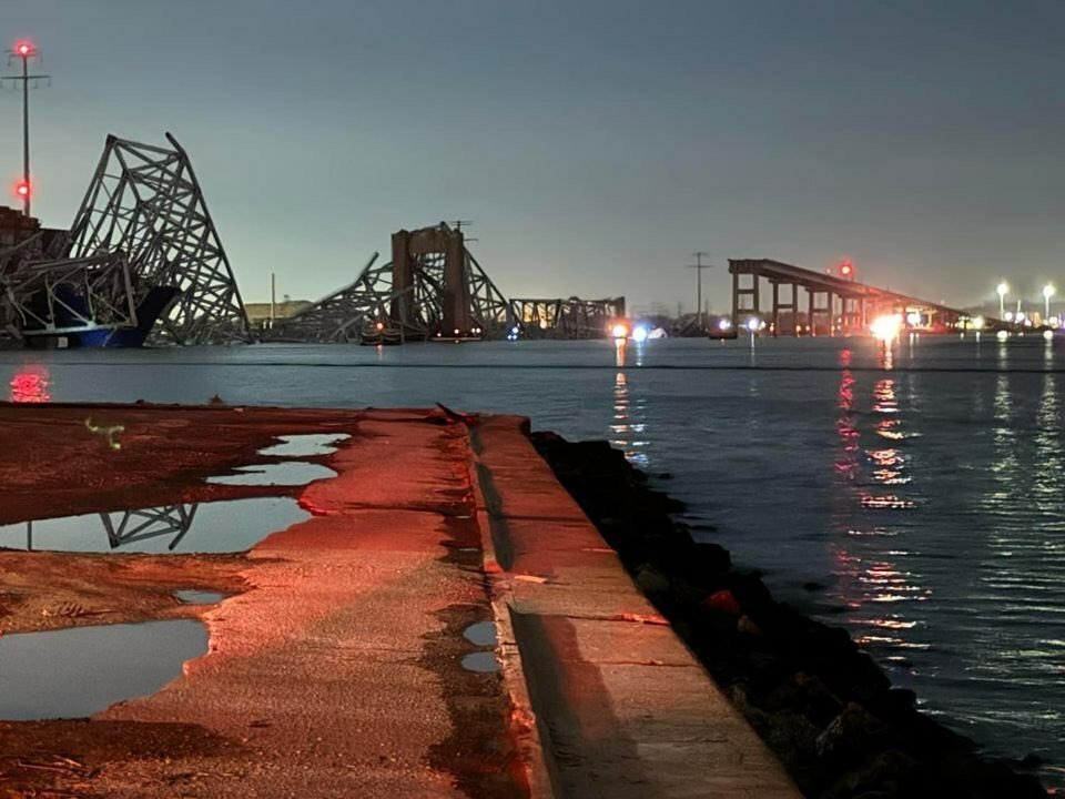 Va Baltimoru se zřítil silniční most. 26.3. 2024