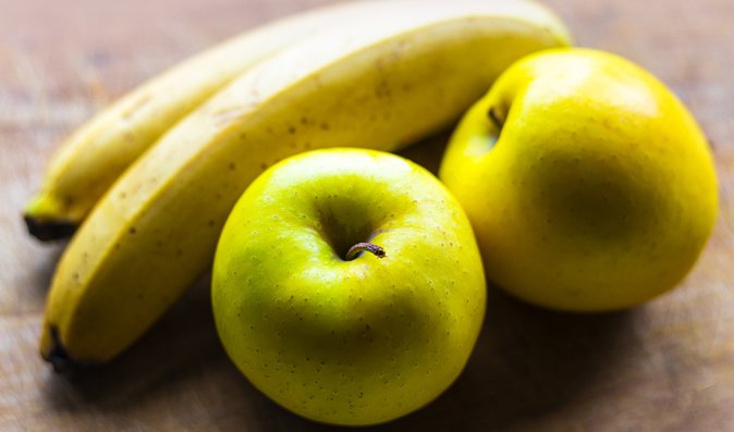 Banán a jablko