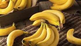 Nevyhazujte slupky od banánů: Vyleští boty i šperky a pomůžou při pečení masa