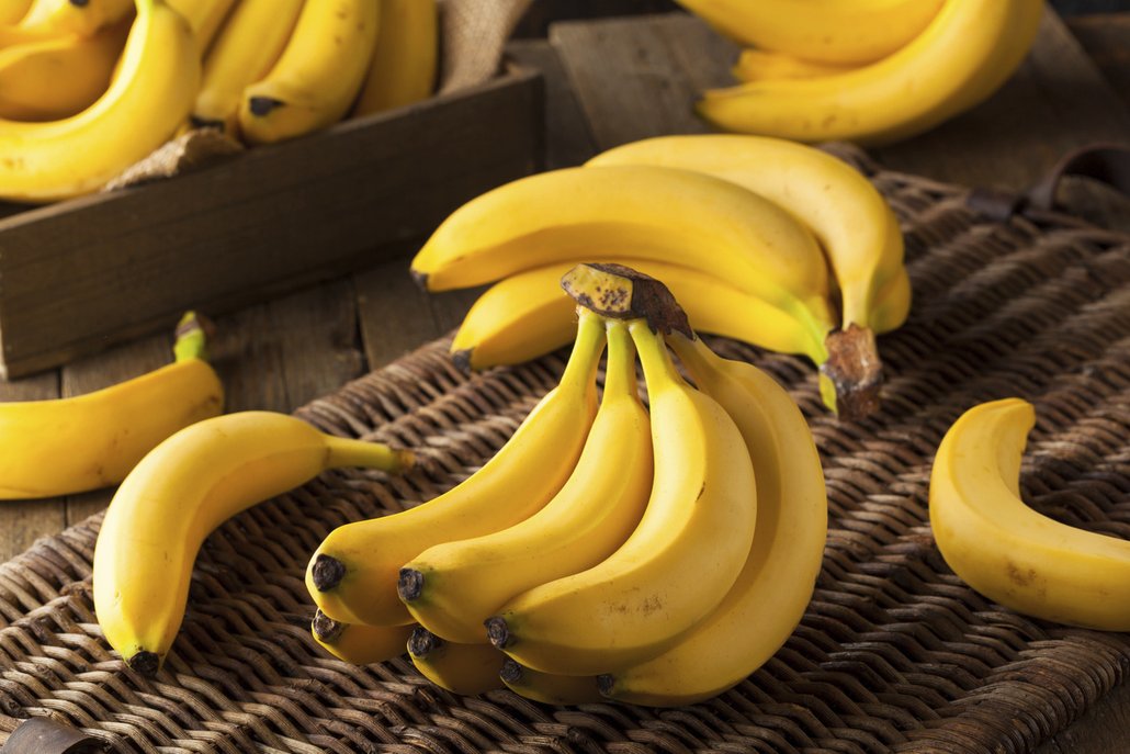 Banány nakrájejte na plátky