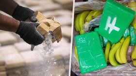 Lisované kostky kokainu v krabicích od banánů nalezli pracovníci supermarketu. (červen 2022)