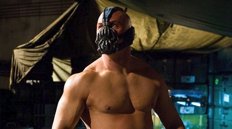 Tom Hardy jako Bane ve snímku Temný rytíř povstal