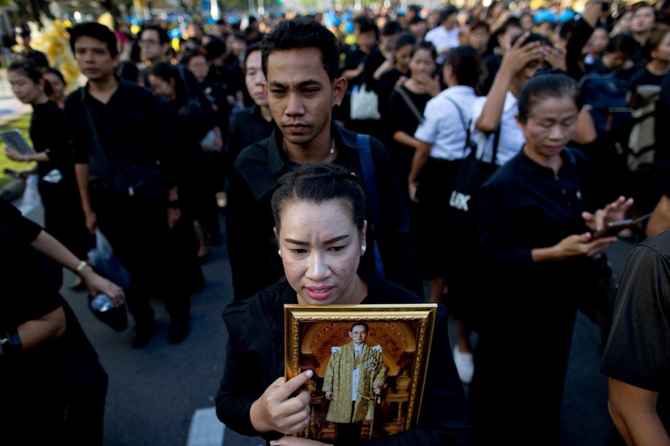 Bangkok truchlí pro zesnulého krále.