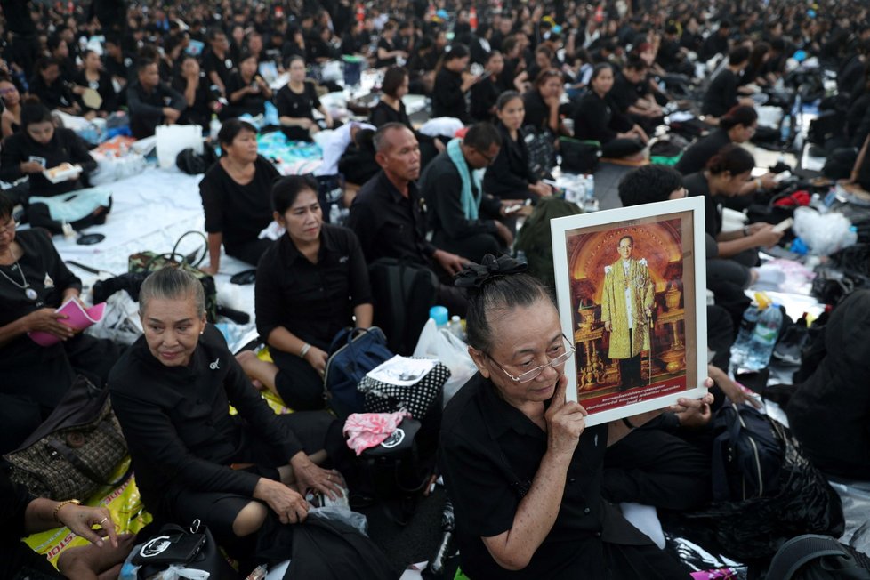 Bangkok truchlí pro zesnulého krále.