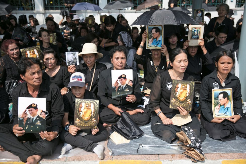 Bangkok truchlí pro zesnulého krále.