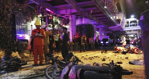 Bombový útok na svatyni v Bangkoku: Policie zatkla tři lidi