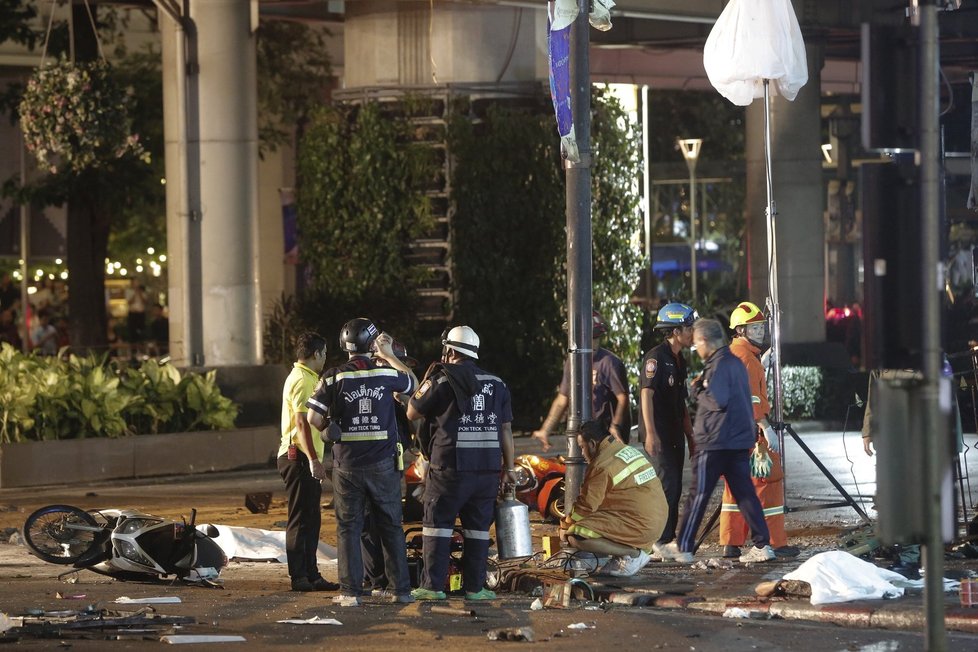 Exploze v Bangkoku zabila desítky lidí včetně cizinců.