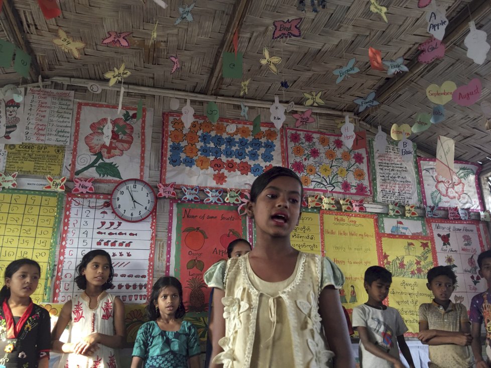 Rohingské dívky mizí z uprchlických táborů, pašeráci je prodávají jako prostitutky.