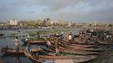 Kvůli absenci mostů v Dháce představují bárky jediný způsob pohybu mezi břehy řeky Buriganga