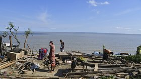 Řádění cyklonu si vyžádalo nejméně 28 obětí. Živel zdevastoval Bangladéš, miliony lidí jsou bez proudu