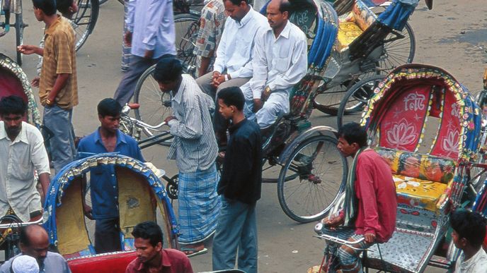 Metropole rikšů a převozníků. To je Dháka, hlavní město Bangladéše plné kontrastů