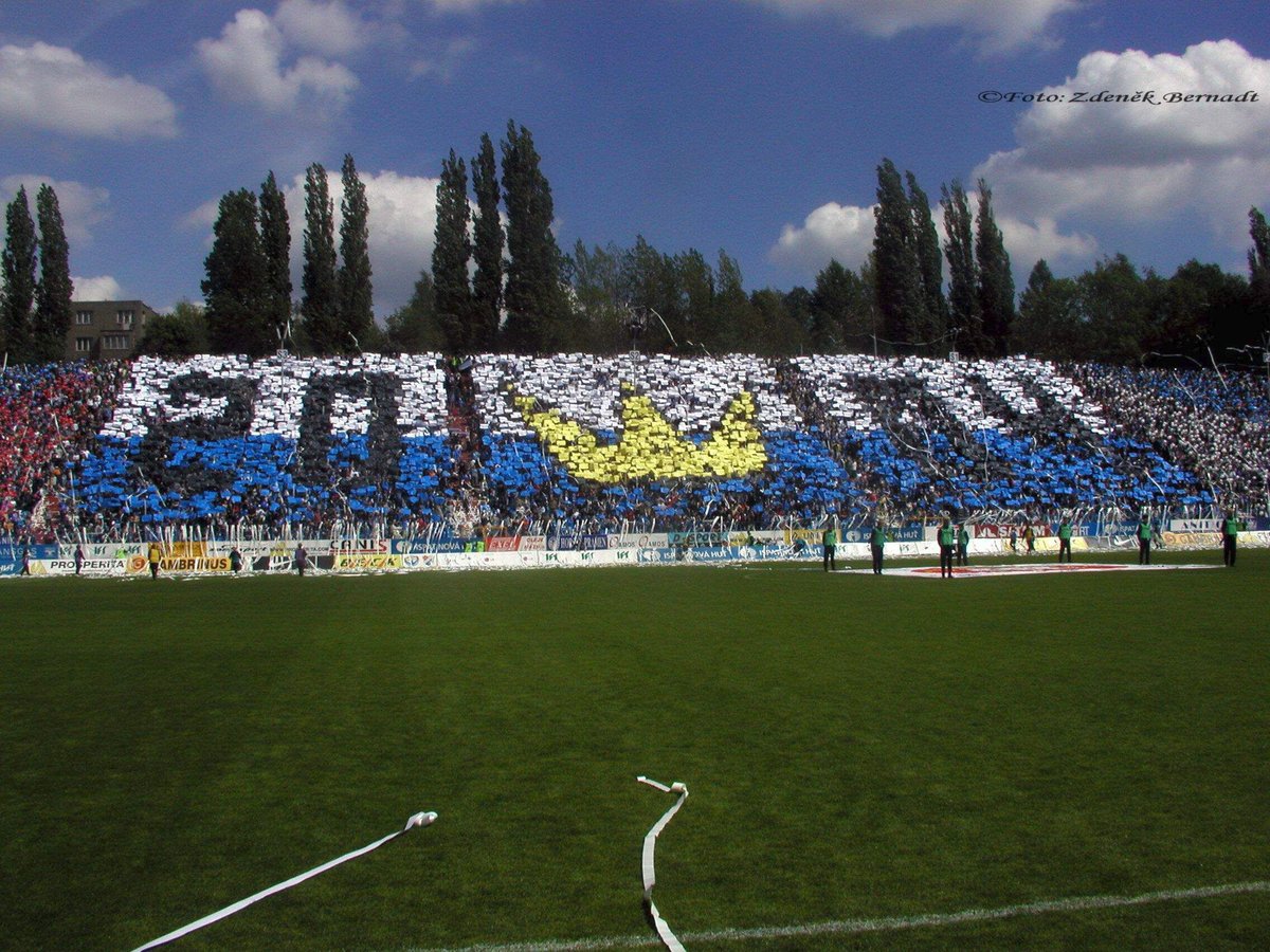 2004 Oslava mistrovského titulu aneb Pověstné choreo fanoušků.