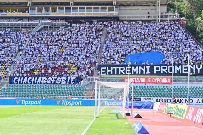 ONLINE: Dukla - Baník 0:0. Vtipný ostravský transparent, první složitá situace ONLINE: Dukla - Baník 0:0. Vtipný ostravský transparent, první složitá situace