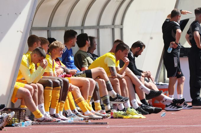 Dukla padá do druhé ligy, Haškův riskantní plán nevyšel. Věřit mu ale bude dál Dukla padá do druhé ligy, Haškův riskantní plán nevyšel. Věřit mu ale bude dál
