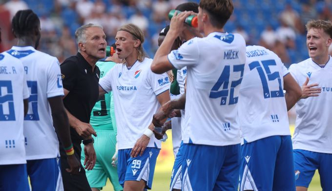 Obrana Baníku neobstála, Slavia trestala z rohů i brejků. Jaká je Pojezného budoucnost? Obrana Baníku neobstála, Slavia trestala z rohů i brejků. Jaká je Pojezného budoucnost?