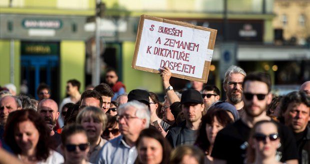 Proti premiérovi se protestovalo ve 20 městech. Babiš: „Ti lidé nechtějí vést debatu“