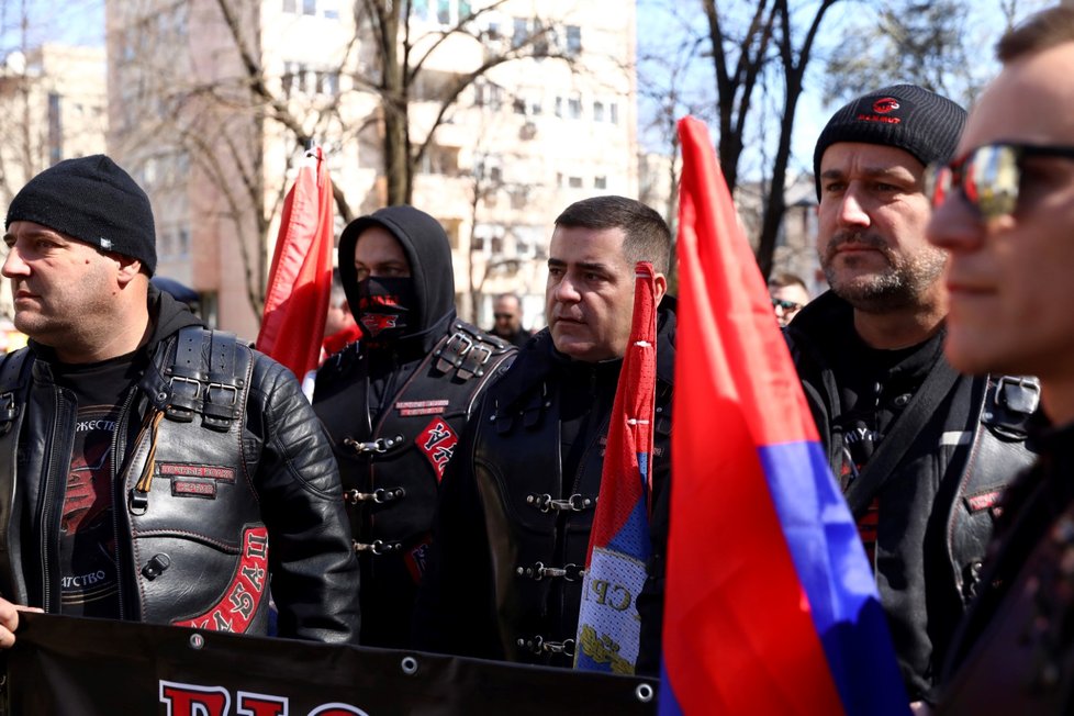 V bosenské Banja Luce přišly desítky lidí podpořit ruskou invazi na Ukrajinu (12. 3. 2022)