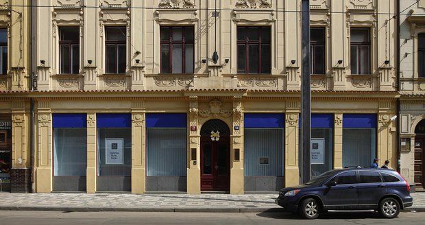 V Česku krachuje banka: Šesti tisícům klientů zarazila výběry peněz