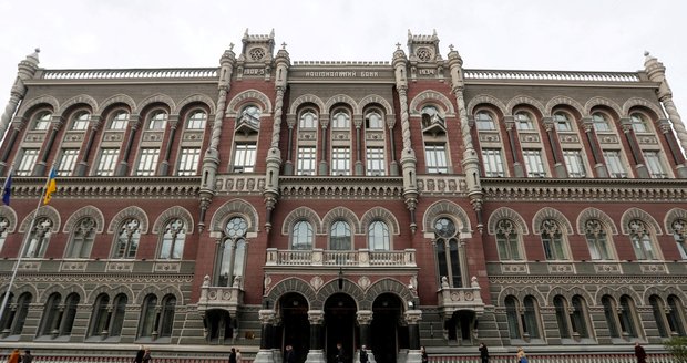 Exguvernér ukrajinské banky utekl ze země. Vyšetřují ho kvůli podvodu za 138 milionů