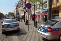 Banku v Praze přepadli: Muž s nožem si odnesl desítky tisíc