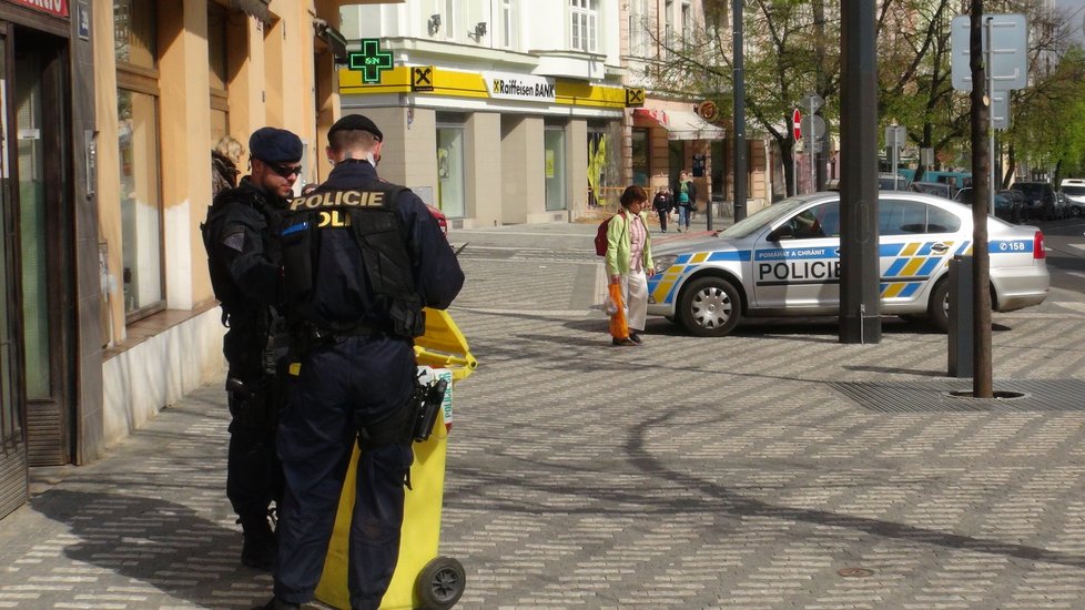 Banku v Praze přepadl muž s nožem v ruce