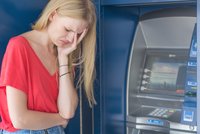 Zapomněli jste v bankomatu peníze? 6 kroků, které musíte udělat!