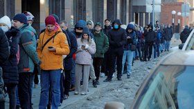 Fronta na bankomat v Petrohradu, 27. února