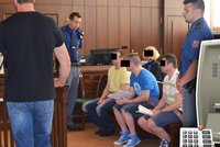 Jak se bránit před skimmingem: Zloději okrádají lidi kopírováním informací z platebních karet